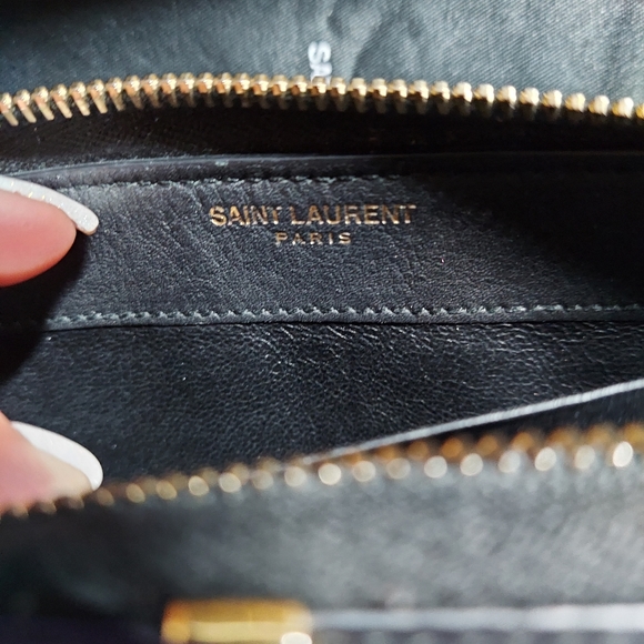 Yves Saint Laurent Classic Y Zippy Wallet - Picture 5 of 5